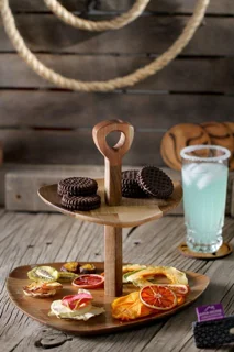 شیرینی خوری چوبی دو طبقه مثلث اماهوم (چوب گردو) Pyramid Stand/2
