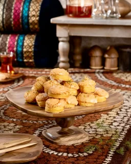 شیرینی خوری چوبی پایه دار فنیس اماهوم (چوب گردو) LUNAR